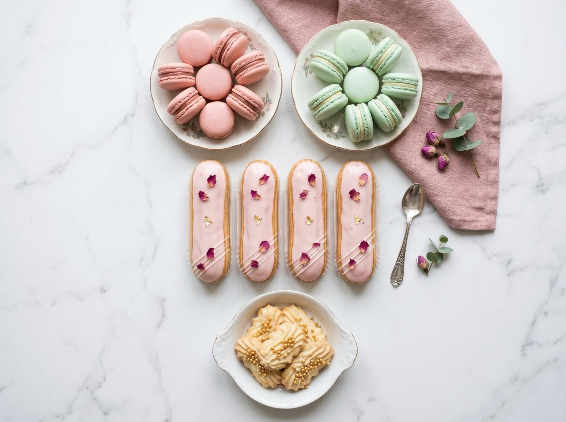 Nos pâtisseries — éclairs, cake pops, biscuits, magnums